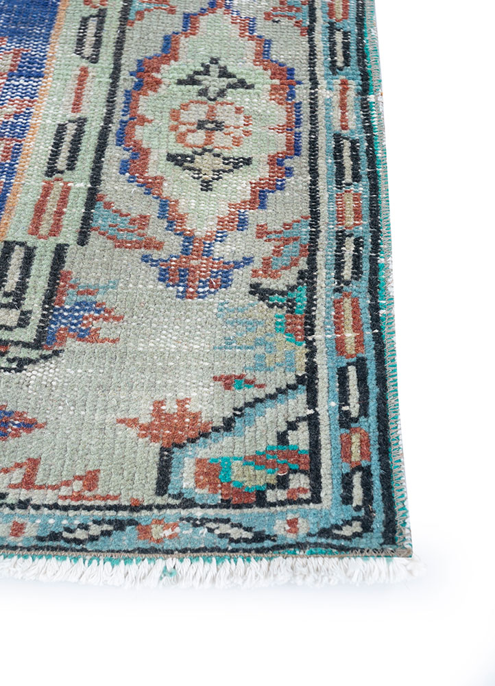 vintage multi wool hand knotted Rug - Corner