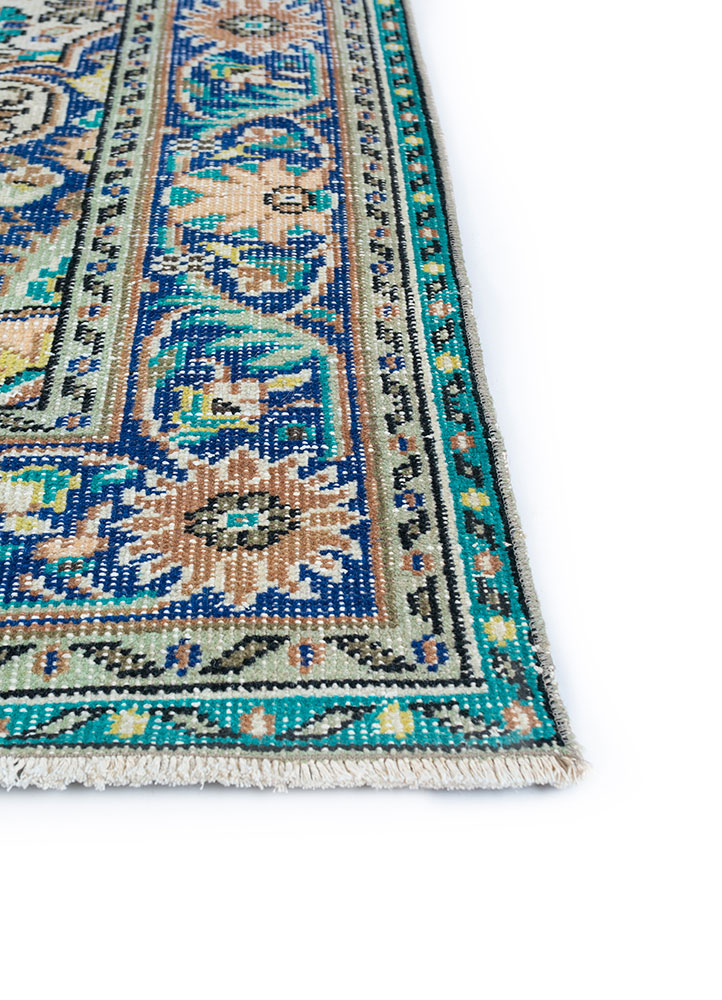 vintage beige and brown wool hand knotted Rug - Corner