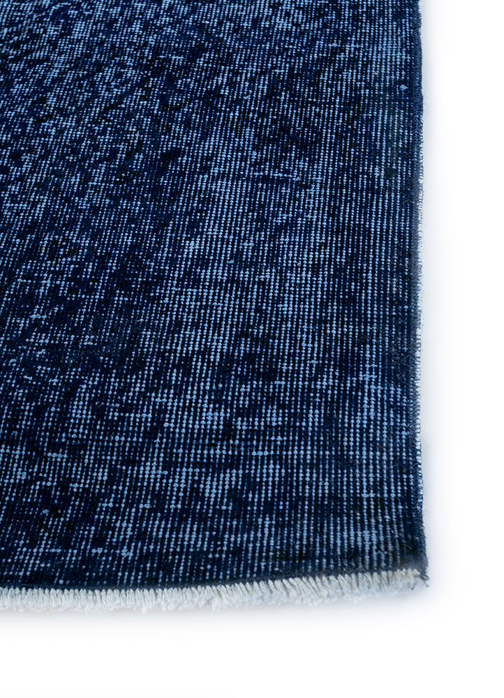 lacuna blue wool hand knotted Rug - Corner