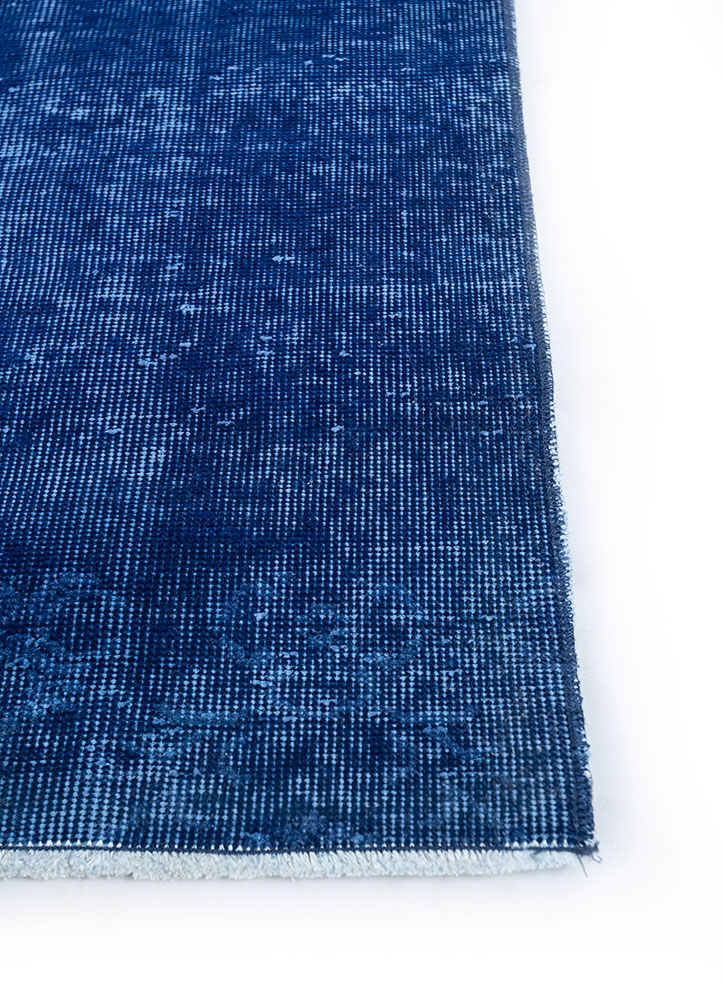 lacuna blue wool hand knotted Rug - Corner