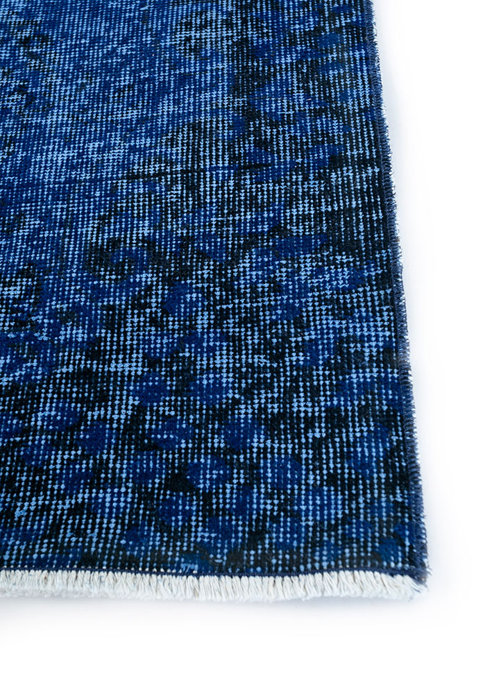 lacuna blue wool hand knotted Rug - Corner