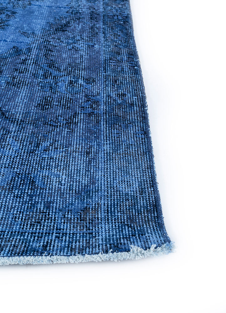 lacuna blue wool hand knotted Rug - Corner