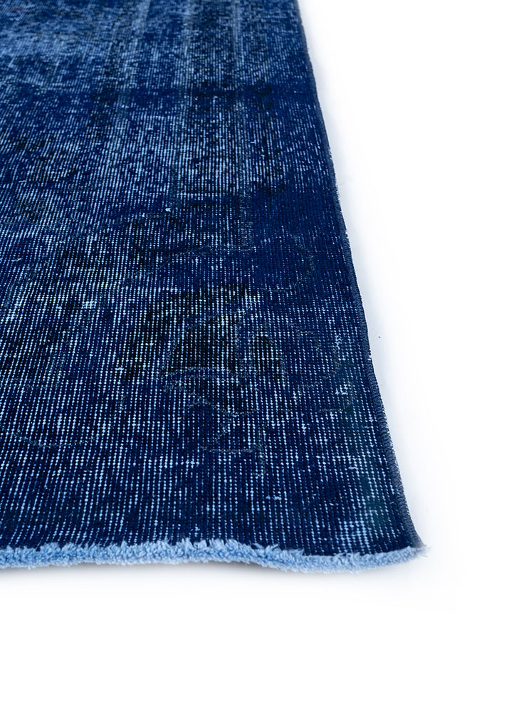 lacuna blue wool hand knotted Rug - Corner