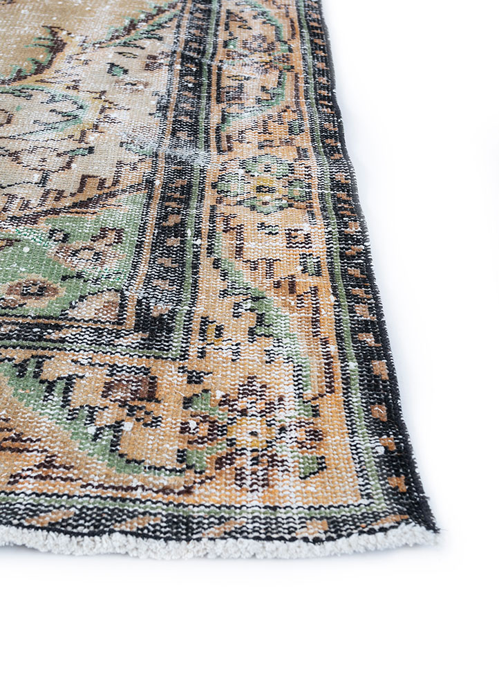vintage beige and brown wool hand knotted Rug - Corner