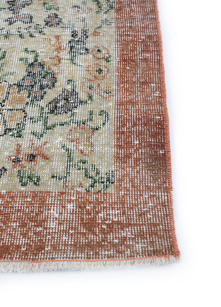 vintage beige and brown wool hand knotted Rug - Corner
