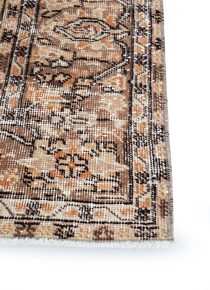 vintage beige and brown wool hand knotted Rug - Corner