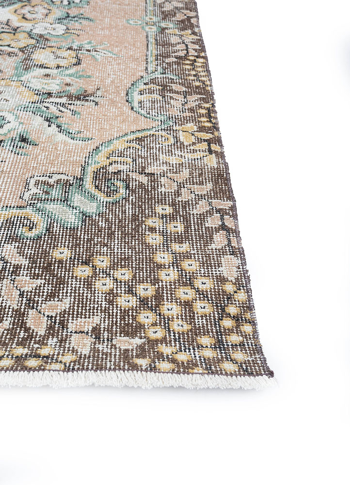 vintage beige and brown wool hand knotted Rug - Corner