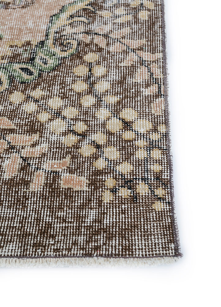 vintage beige and brown wool hand knotted Rug - Corner