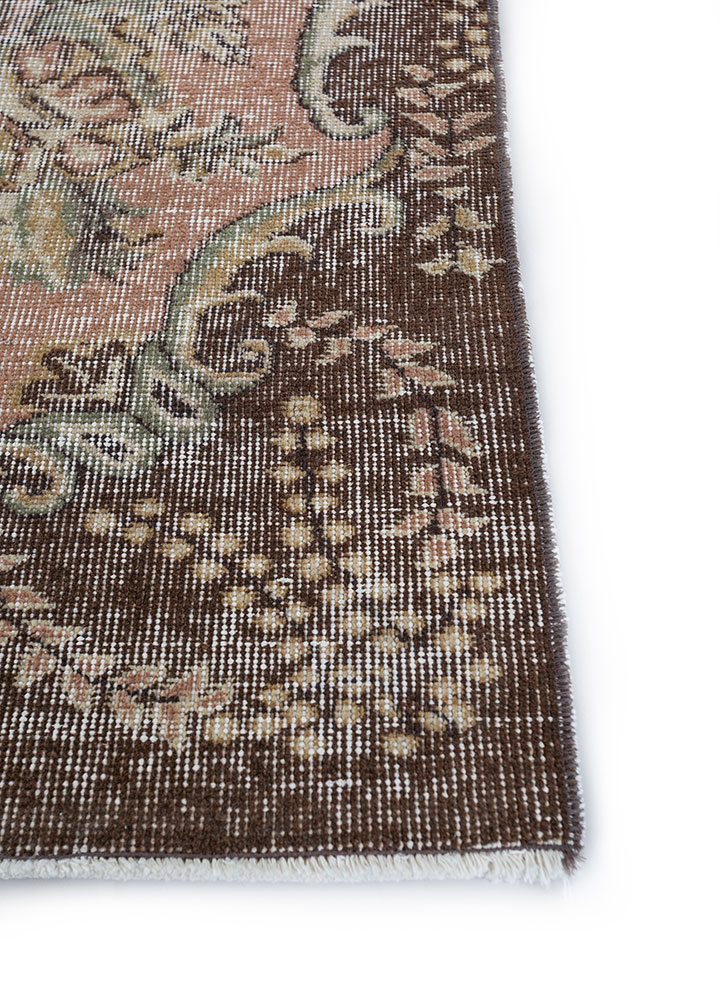 vintage beige and brown wool hand knotted Rug - Corner