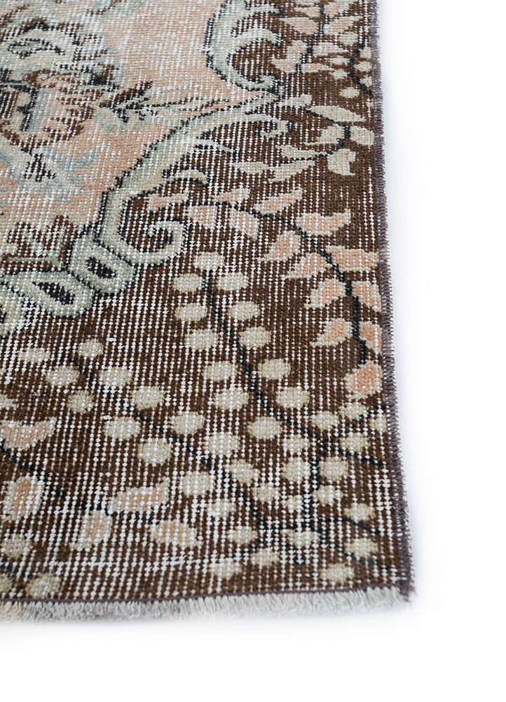 vintage beige and brown wool hand knotted Rug - Corner