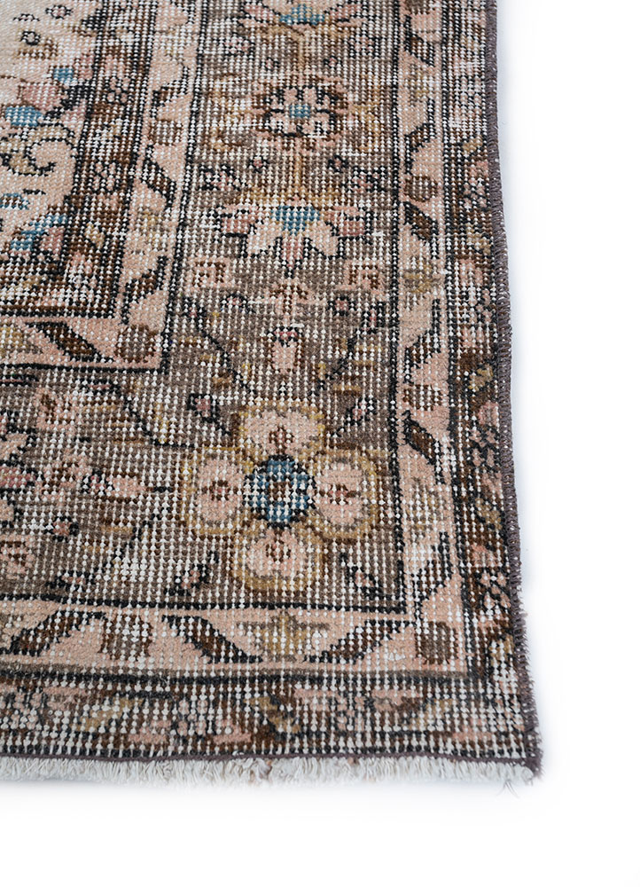 vintage beige and brown wool hand knotted Rug - Corner