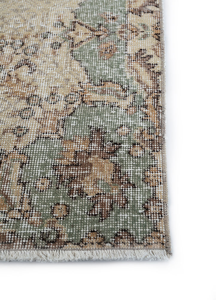 vintage gold wool hand knotted Rug - Corner