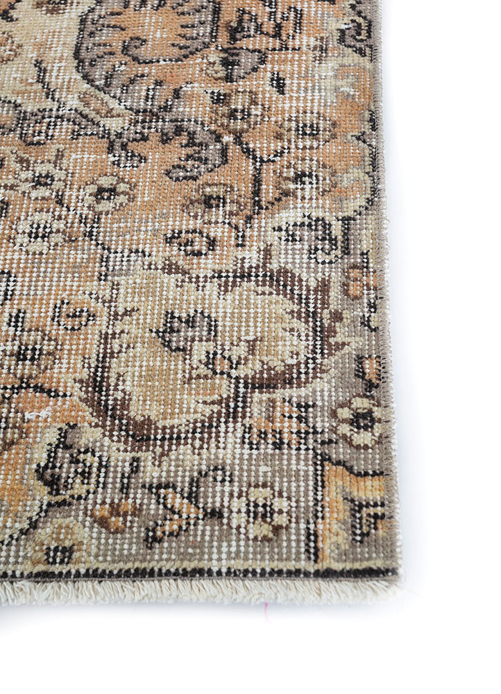 vintage gold wool hand knotted Rug - Corner