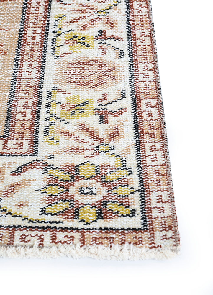 vintage beige and brown wool hand knotted Rug - Corner