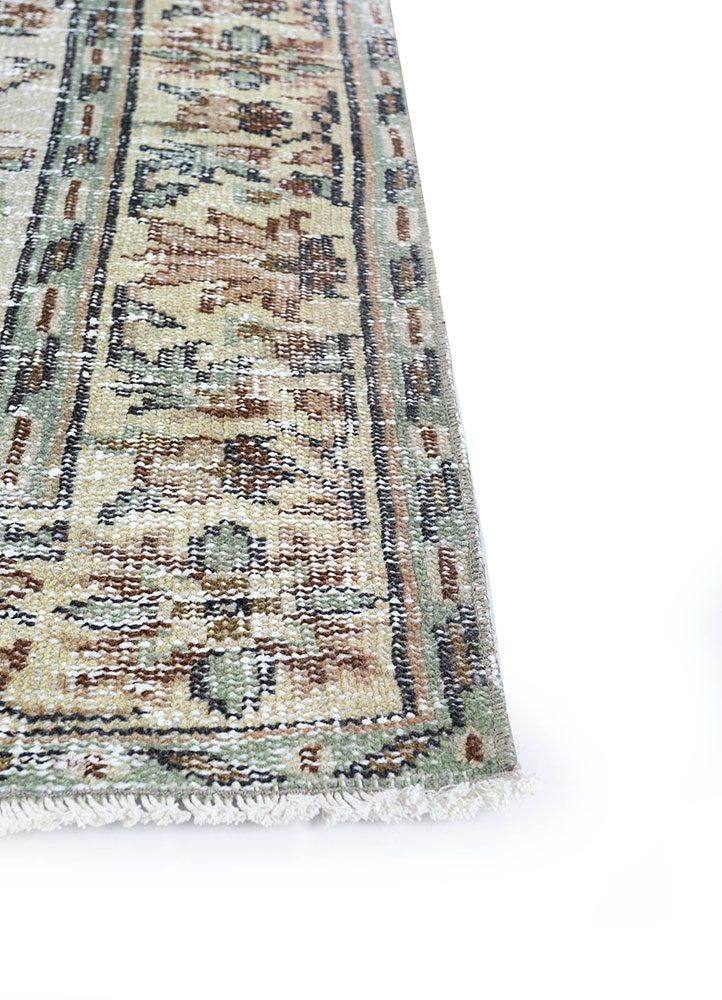 vintage beige and brown wool hand knotted Rug - Corner