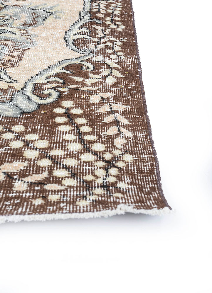 vintage beige and brown wool hand knotted Rug - Corner