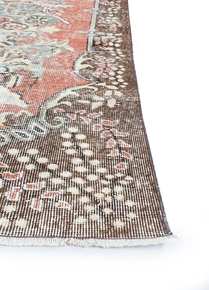 vintage beige and brown wool hand knotted Rug - Corner