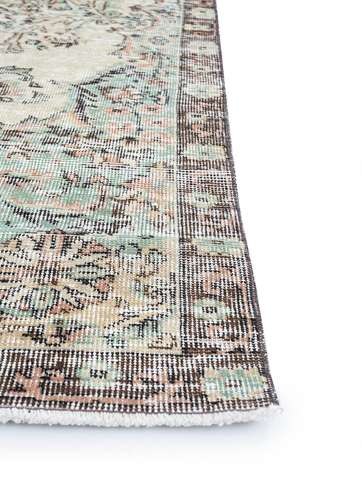 vintage beige and brown wool hand knotted Rug - Corner