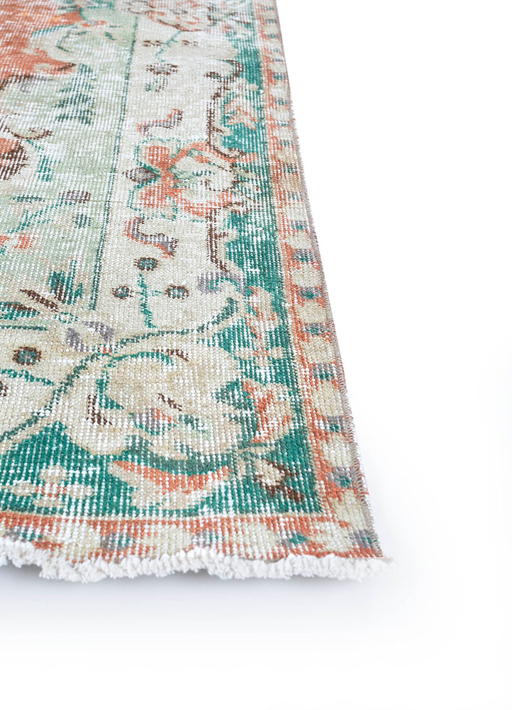 vintage multi wool hand knotted Rug - Corner