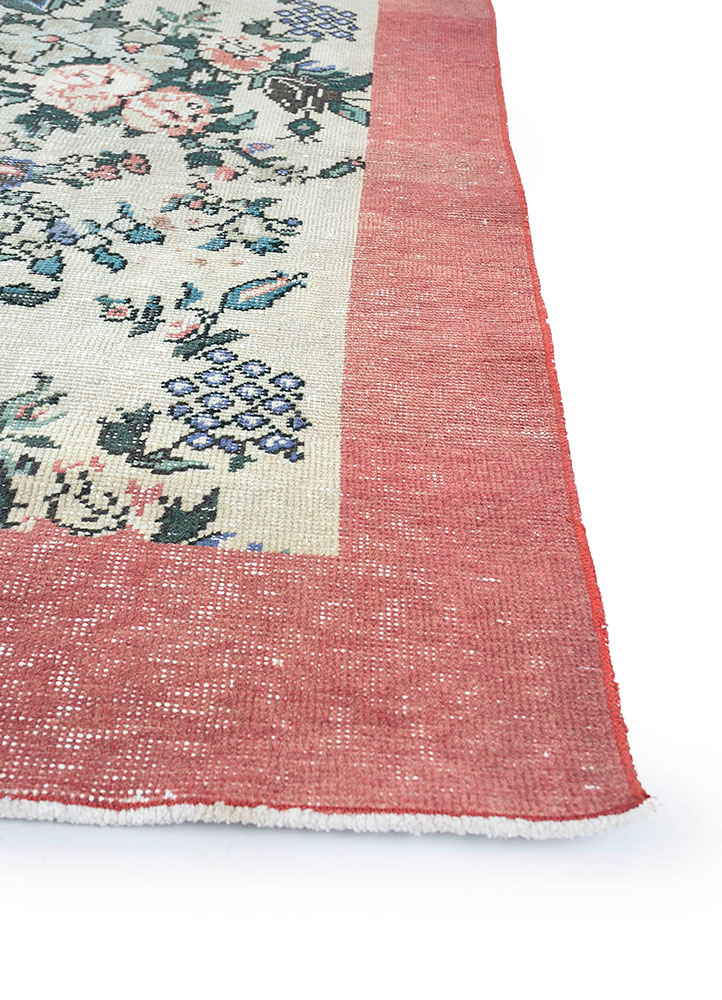 vintage green wool hand knotted Rug - Corner
