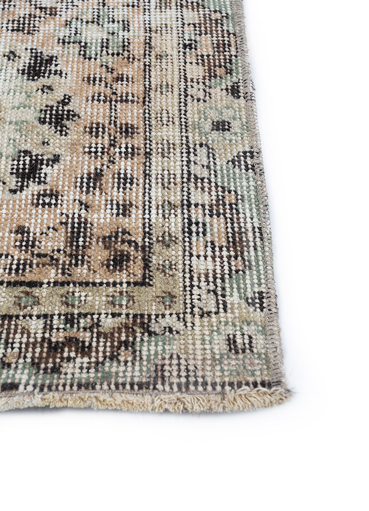 vintage beige and brown wool hand knotted Rug - Corner