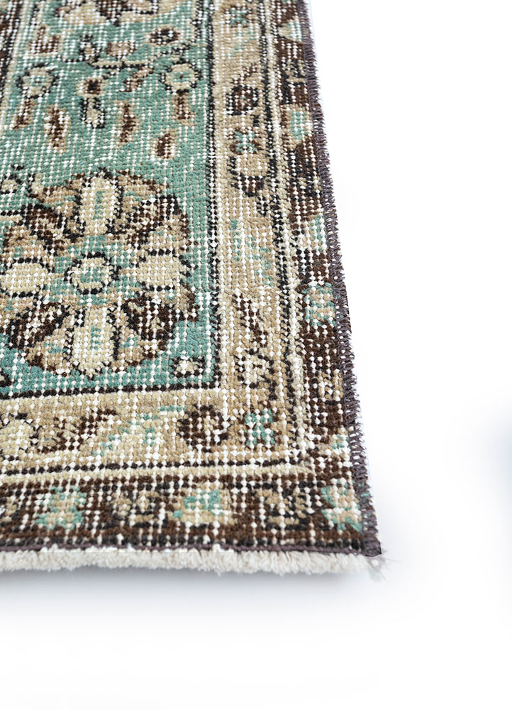 vintage beige and brown wool hand knotted Rug - Corner