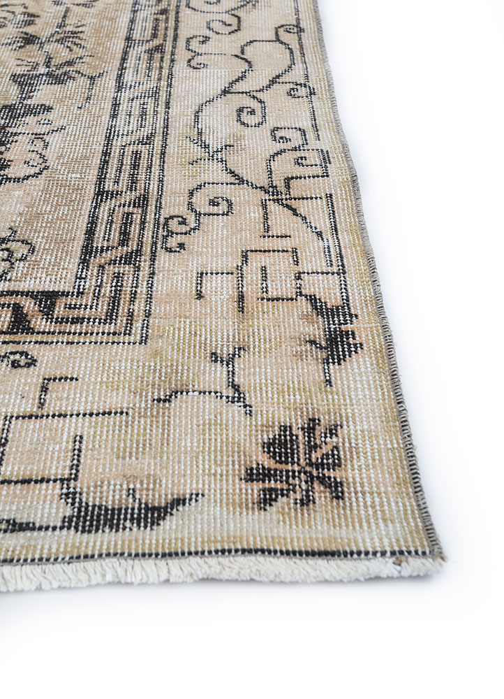 vintage beige and brown wool hand knotted Rug - Corner