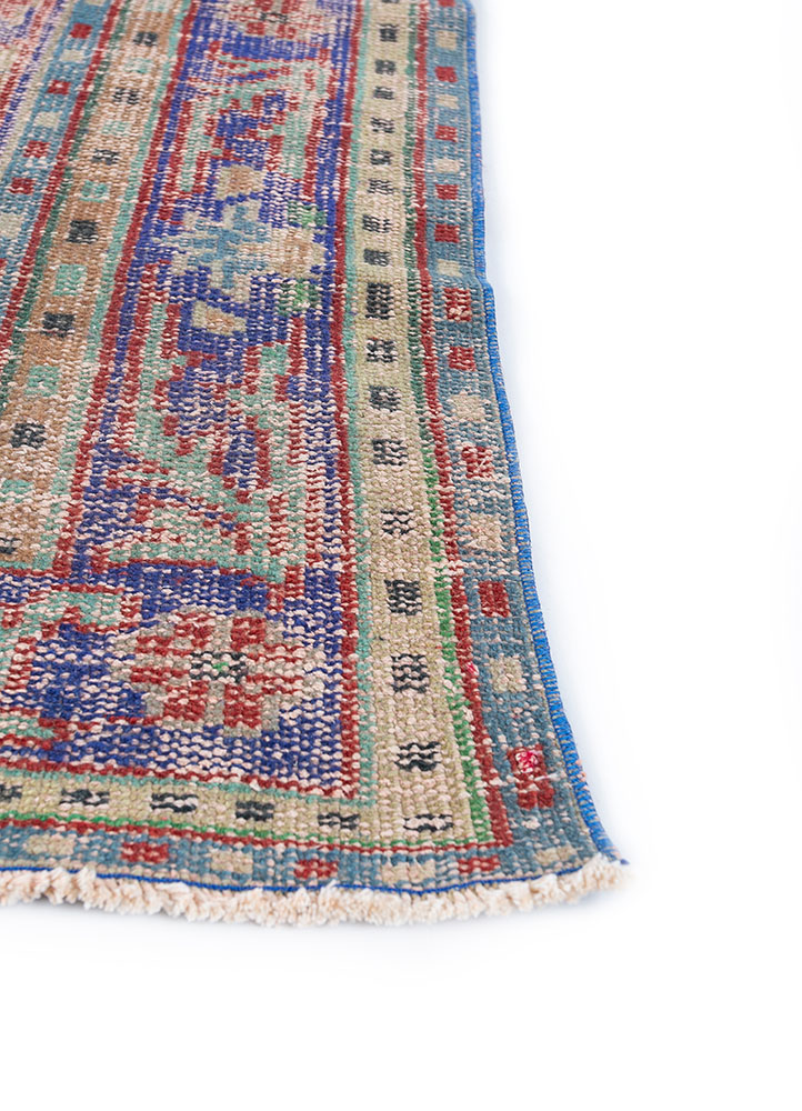vintage red and orange wool hand knotted Rug - Corner
