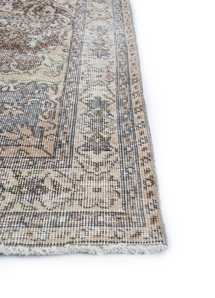vintage beige and brown wool hand knotted Rug - Corner