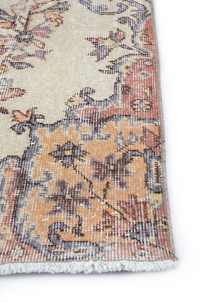 vintage beige and brown wool hand knotted Rug - Corner