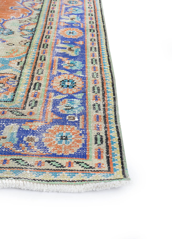 vintage red and orange wool hand knotted Rug - Corner