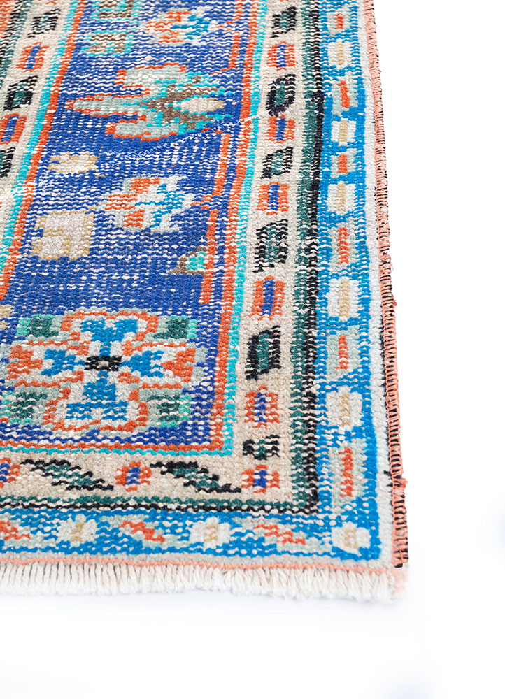 vintage red and orange wool hand knotted Rug - Corner