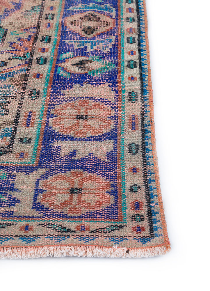 vintage multi wool hand knotted Rug - Corner