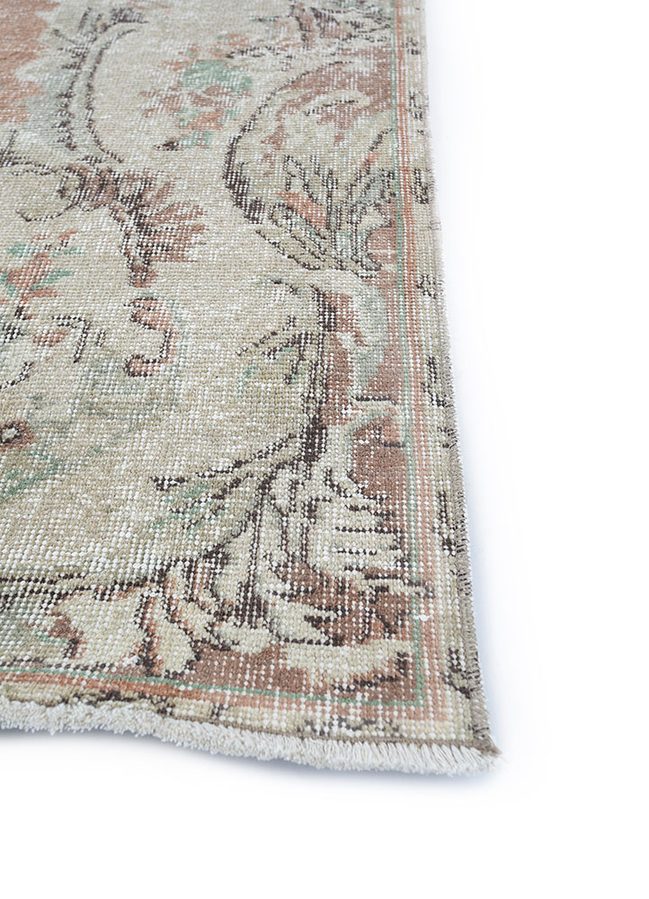 vintage red and orange wool hand knotted Rug - Corner