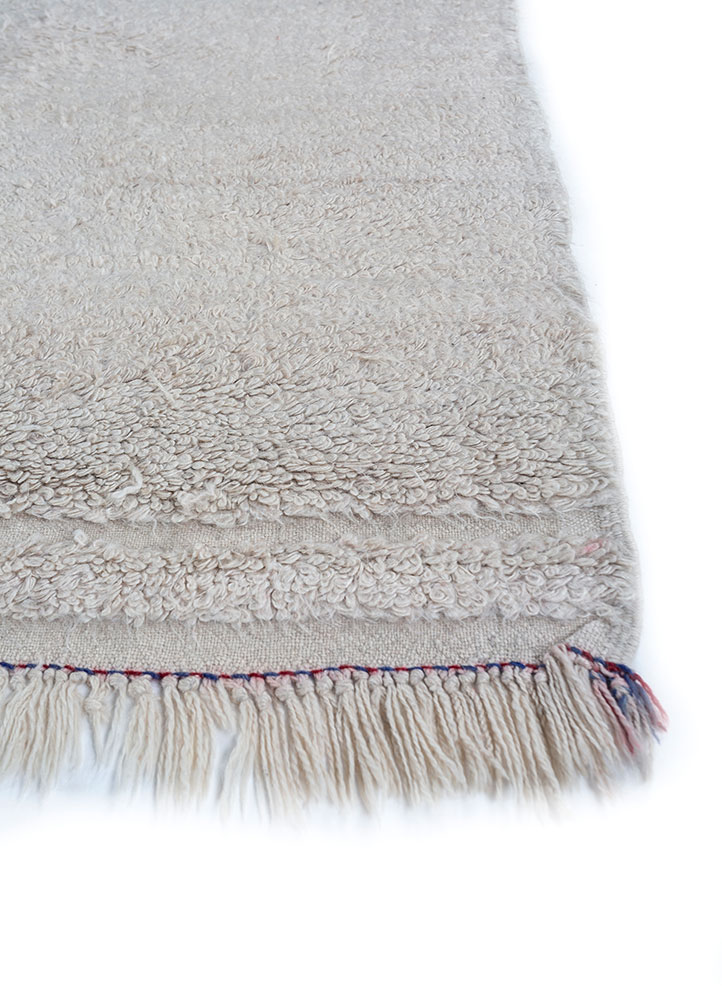 zuri ivory wool hand knotted Rug - Corner