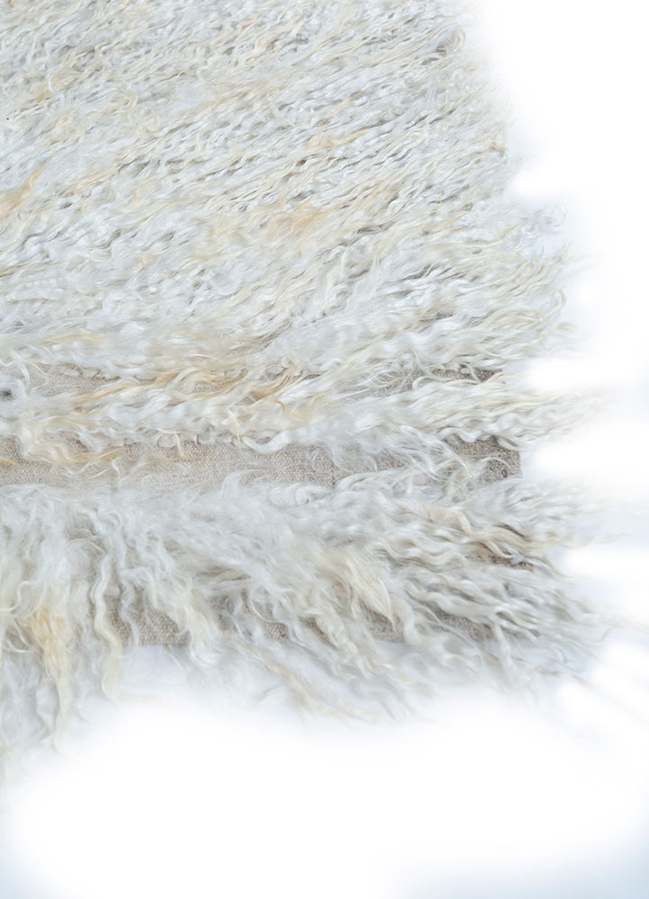 zuri ivory wool hand knotted Rug - Corner