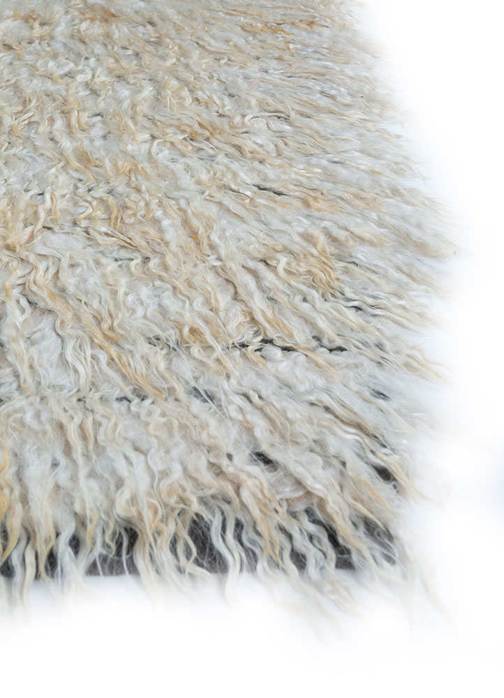 zuri ivory wool hand knotted Rug - Corner