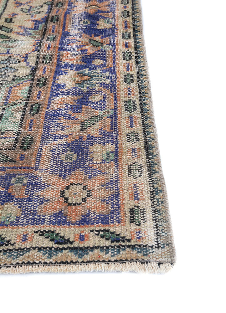 vintage red and orange wool hand knotted Rug - Corner