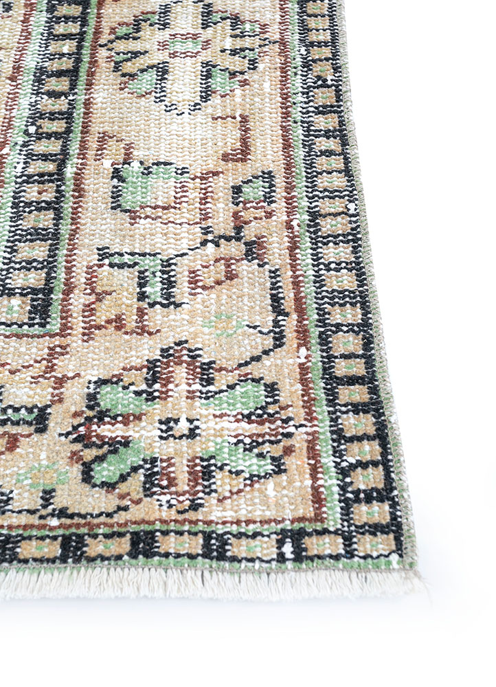 vintage gold wool hand knotted Rug - Corner