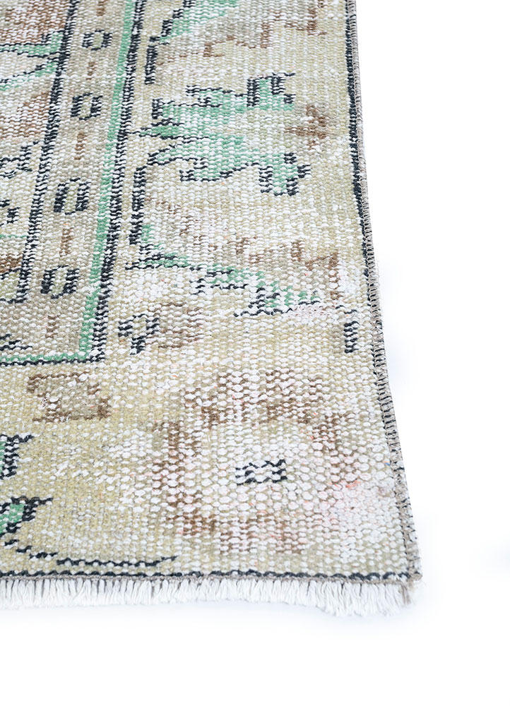vintage green wool hand knotted Rug - Corner