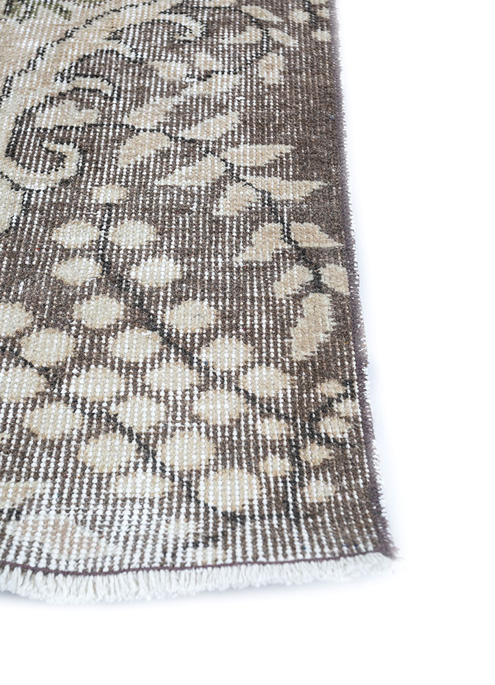 vintage green wool hand knotted Rug - Corner