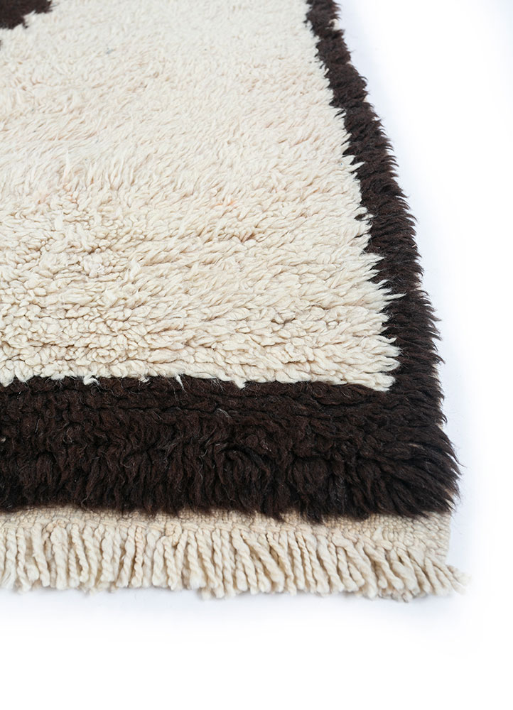 zuri ivory wool hand knotted Rug - Corner