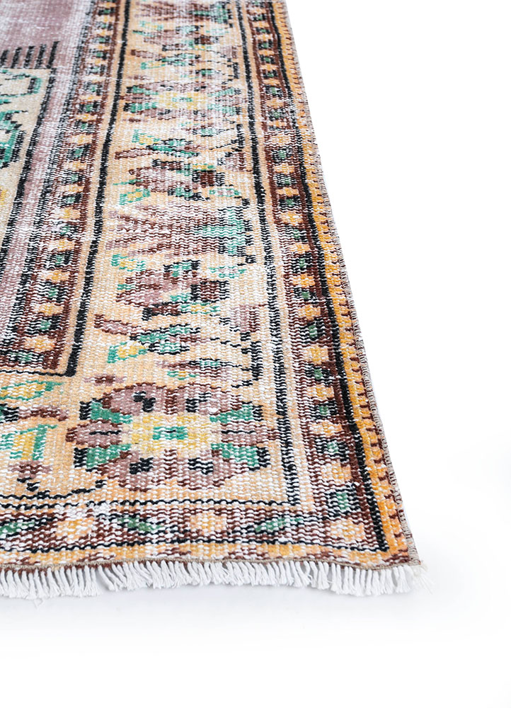 vintage pink and purple wool hand knotted Rug - Corner