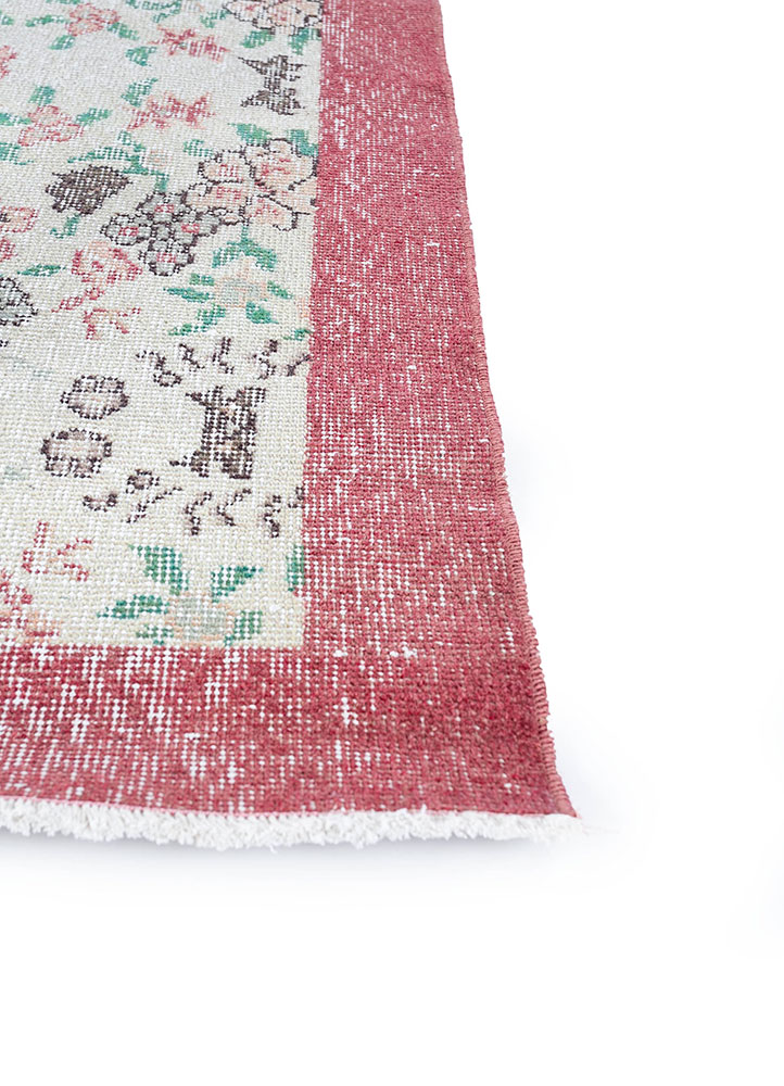 vintage red and orange wool hand knotted Rug - Corner