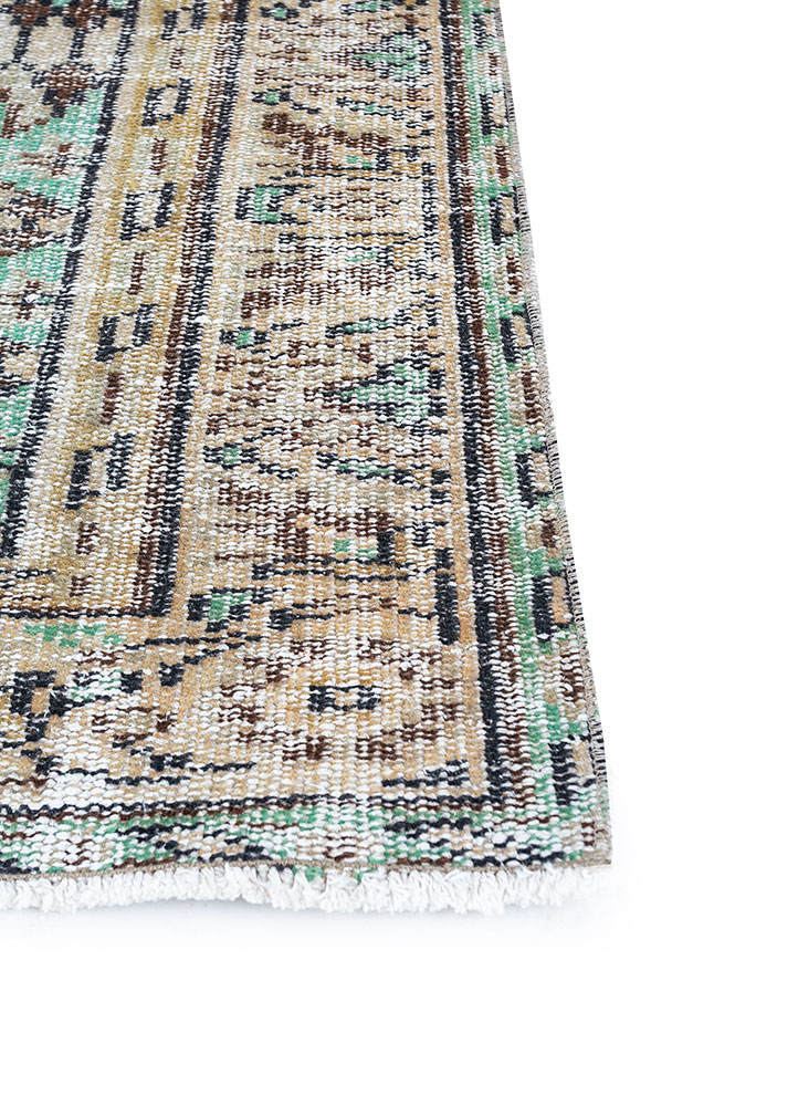 vintage green wool hand knotted Rug - Corner
