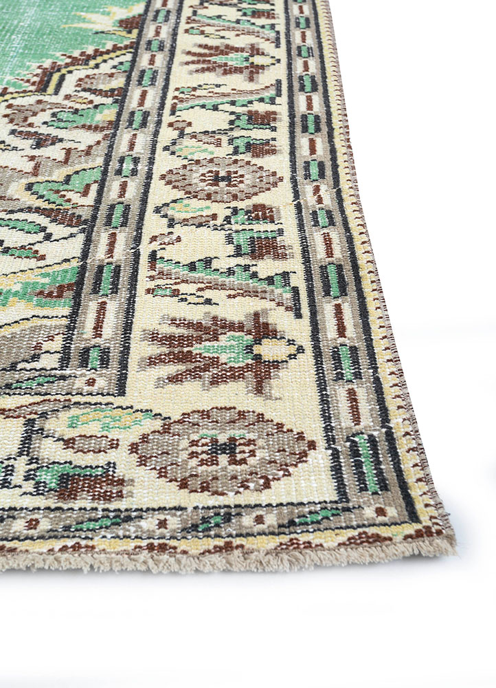 vintage green wool hand knotted Rug - Corner