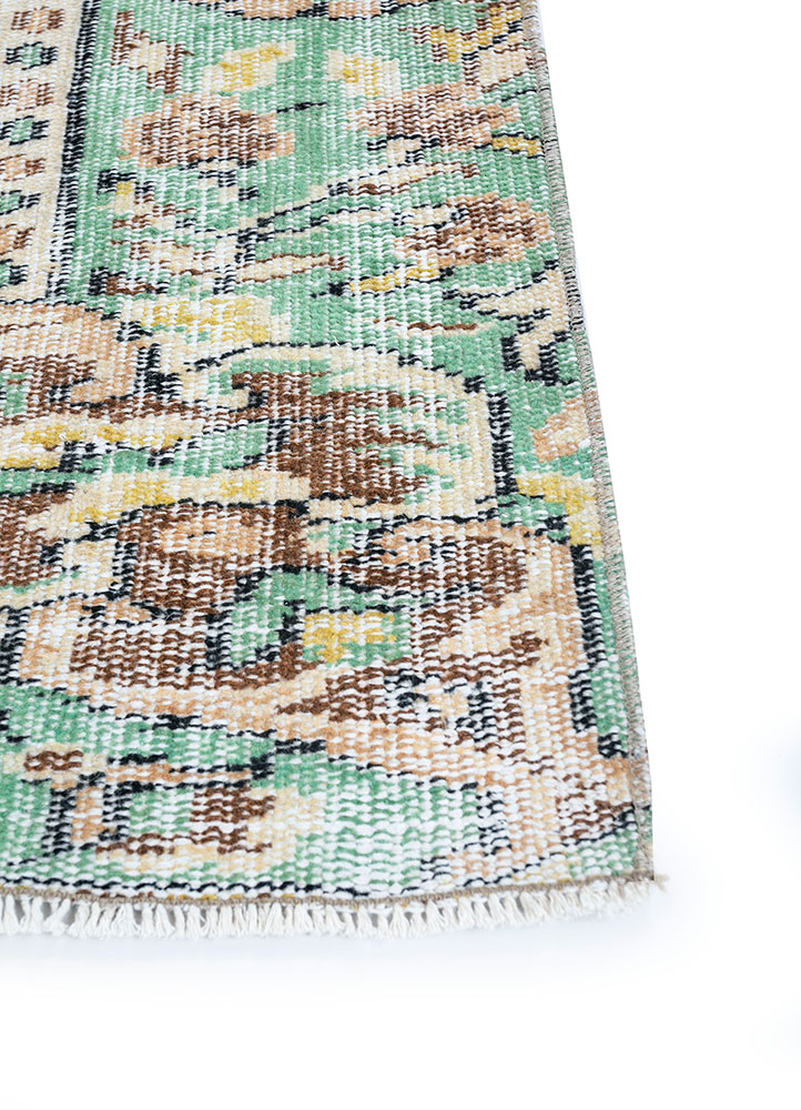 vintage green wool hand knotted Rug - Corner