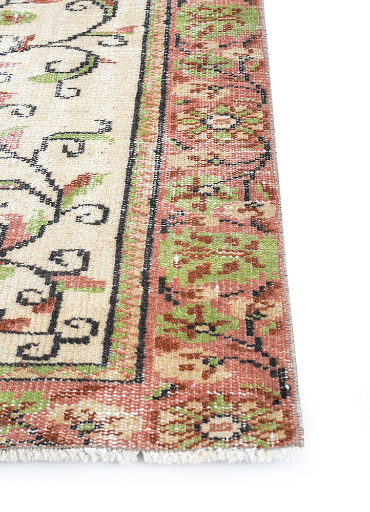 vintage gold wool hand knotted Rug - Corner