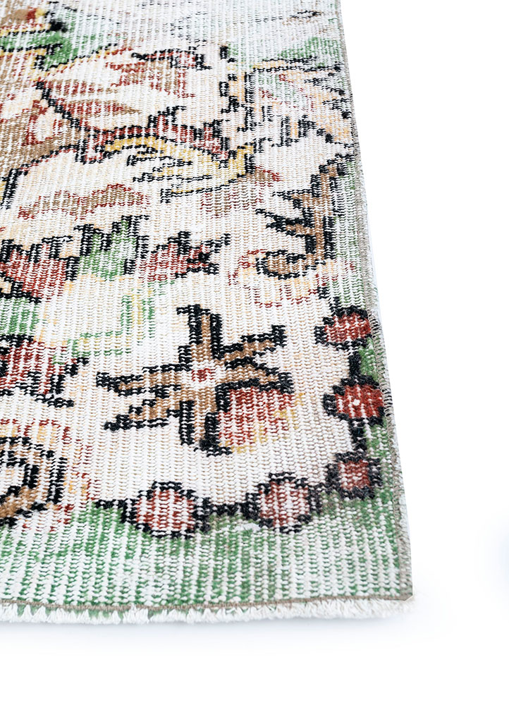 vintage green wool hand knotted Rug - Corner