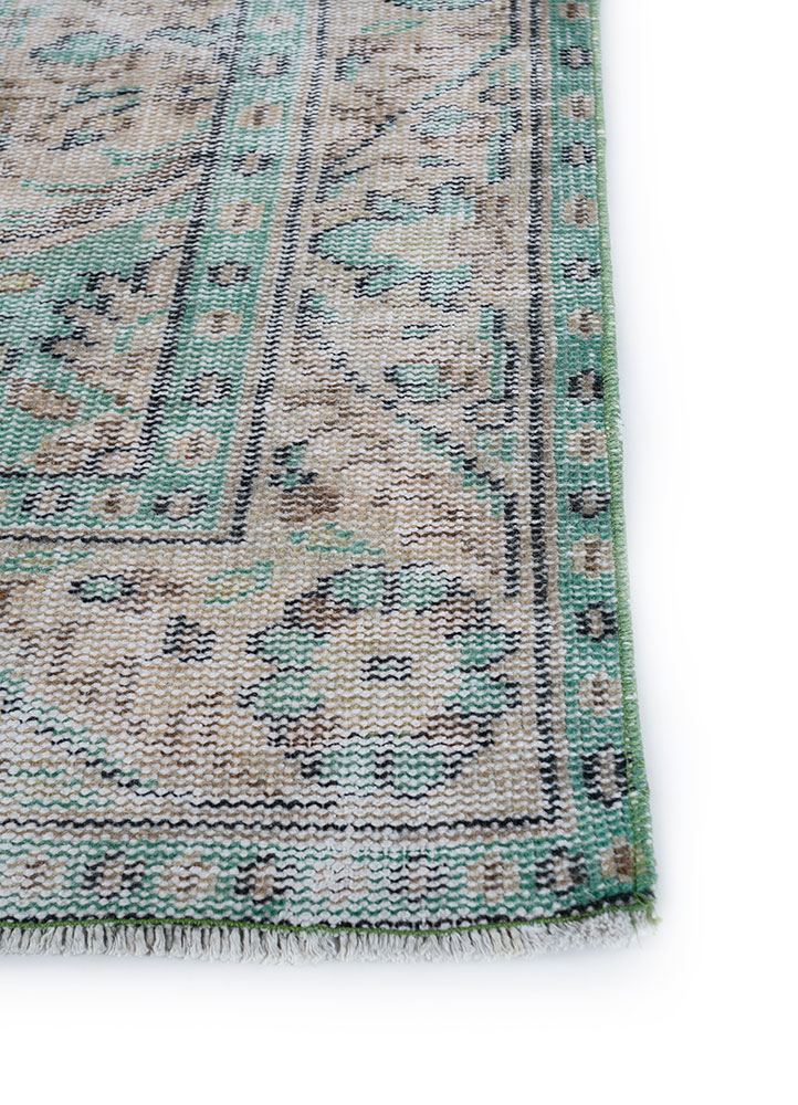 vintage beige and brown wool hand knotted Rug - Corner